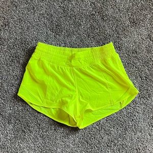 Lululemon Hotty Hot HR 2.5” Short Yellow Size 6
